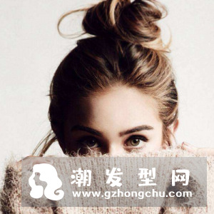 扎头发睡觉好吗 和披头发哪个更显脸小
