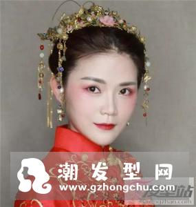 新娘经典中式盘发发型 凤冠霞帔造型倾国唯美迷人