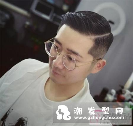 两边推掉中间厚发型 帅哥发型赶紧安排剪吧