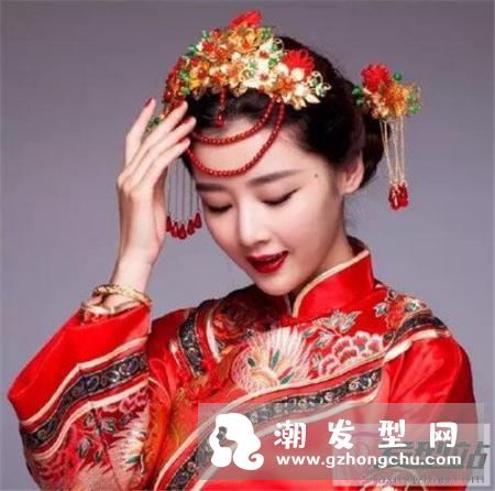 传统经典中式新娘发型 高贵端庄新娘妆发图片