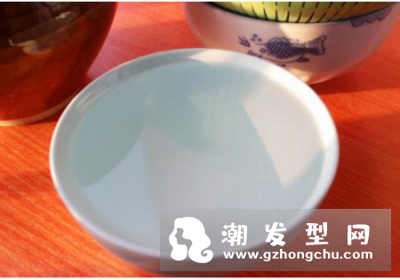 脸过敏发红痒用什么洗脸好 可以用盐水洗吗