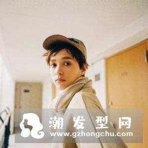 慵懒唯美的云朵卷发好喜欢！温柔小女人就靠这一款这超八字刘海