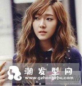 女生中长发蛋卷头 动感与时尚相融合才是最美