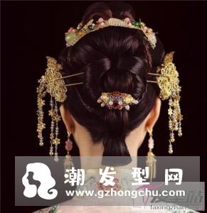 搭配秀禾服的新娘发型 中式新娘造型美的端庄大气