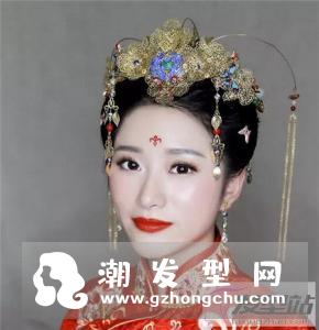 新娘经典中式盘发发型 凤冠霞帔造型倾国唯美迷人