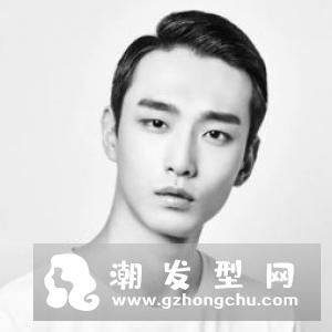 今年流行的人气男发 两边短侧分背头酷炫有型