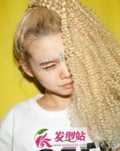 头发自来卷要怎么养护
