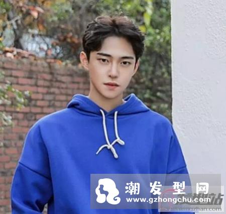 简单帅气初中男生发型 选对发型颜值提升不止一点点