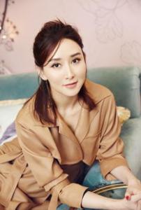 大卷发型图片中长发 散发优雅妩媚女人味