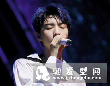 王俊凯蓝色头发是什么样的 蓝色头发图片来袭