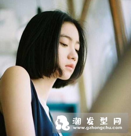 中分发型适合什么脸型的女生 气质短发有哪些