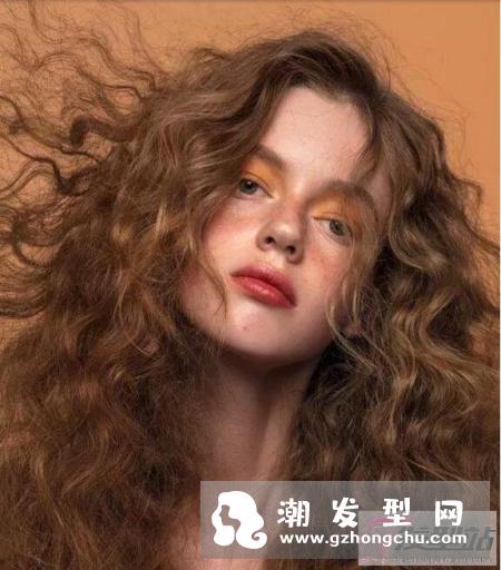 复古卷、嬉皮卷、管他什么卷！看完这些女明星相约姐妹们一起卷出你的味！