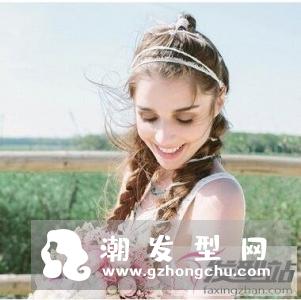 长发森系新娘造型 展现空灵脱俗之美