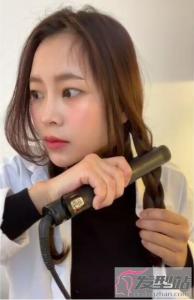 女生今年流行长卷发发型 超简单氧气瀑布卷小仙女必备