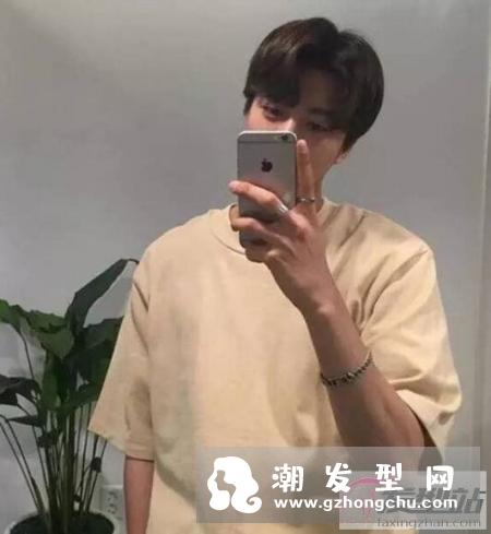 网红中分发型男怎么弄 跟着学你也可以拥有这款造型