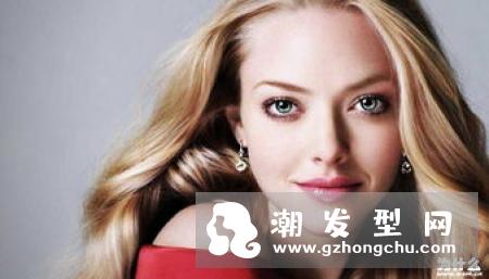 带一点微波线条的蓬松水波卷发 修饰脸型又能增加女人味