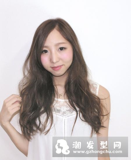 卷发怎样打理才好看 初学者也能轻松上手美丽卷发教学