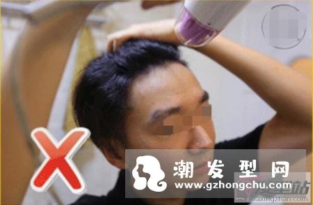 男士中分发型打理教学 男生蓬松中分发型这样弄最好看