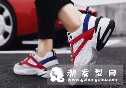 男生千万不要跟风中分？复古潮味中分发型随手拨都有型！