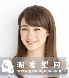 烫中长发梨花头好看吗 轻盈优雅塑造精致小脸