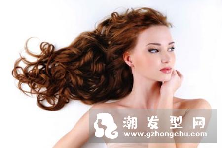 头发毛躁怎么变得柔顺 教你解决头发干枯毛躁的方法