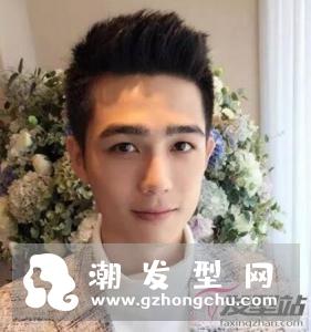 矮个子男生适合的发型 蓬松修颜提升魅力重塑自信
