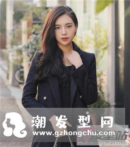 冬天好打理的中长发 修颜唯美为寒冬送暖意