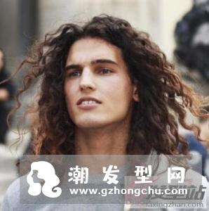 男生留长发有几种发型 颠覆性别观念诠释时尚风潮