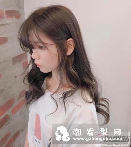 漫画真实版浪漫长发卷发发型 经典飘逸长卷发最有女神风范