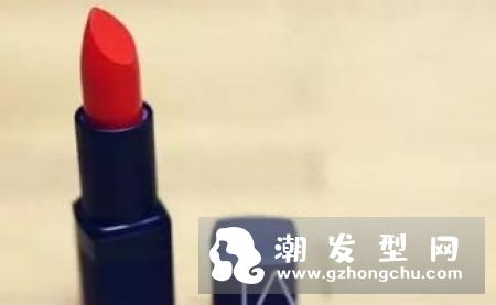 复古红口红适合学生吗 会很艳吗