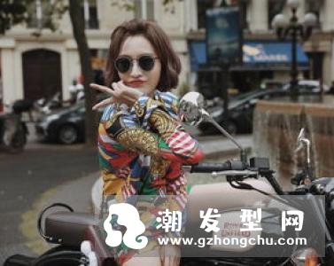 黑色哪种卷发不老气 自然黑微卷发少女感满屏
