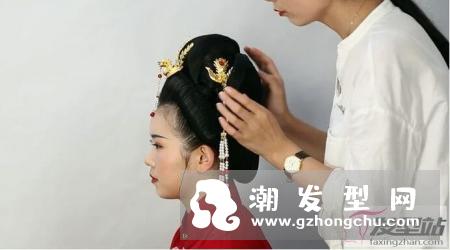 古装新娘发型教程图解步骤 中式新娘盘发更加端庄有气场