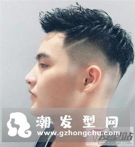 男生两边和后面剃掉帅气发型 今年男生剪这款发型准没错