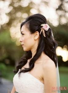 鲜花头饰新娘发型图片 浪漫程度不是一般的美