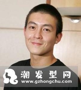 帅哥都在剪的发型 两面三面剃一半帅到炸