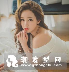 女生亚麻色头发图片 长直发卷发都好看