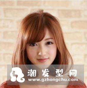 短发女生荷叶头烫发 内扣发尾才是瘦脸利器