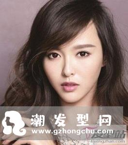 斜刘海如何打理好看 搭配卷发洋气瘦脸美cry