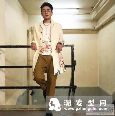 黄宗泽菠萝头成讨论焦点 网友：果然颜值高的啥发型也好看