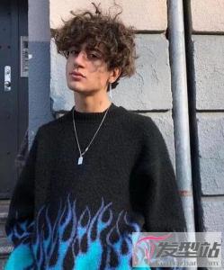 男生短发锡纸烫发 蓬松显发量潮男必备