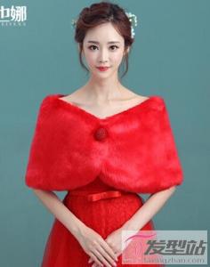 穿红色婚纱配什么发型 简约大方让新娘美貌动人