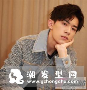 易烊千玺新发型叫什么 最新写真发型侧颜正面照迷人