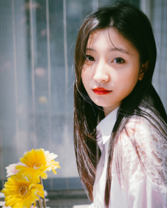 中分发型适合什么脸型的女生 气质短发有哪些