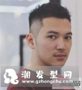 男生两边和后面剃掉帅气发型 今年男生剪这款发型准没错