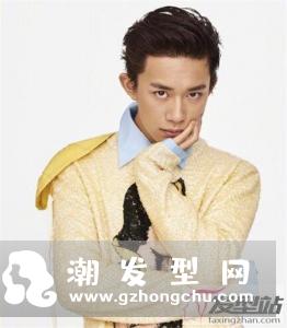 易烊千玺新发型叫什么 最新写真发型侧颜正面照迷人