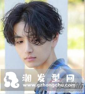 男生额头低适合什么发型 低额头男生好看发型