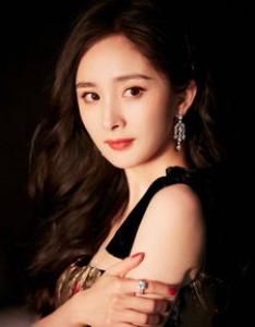 复古卷、嬉皮卷、管他什么卷！看完这些女明星相约姐妹们一起卷出你的味！
