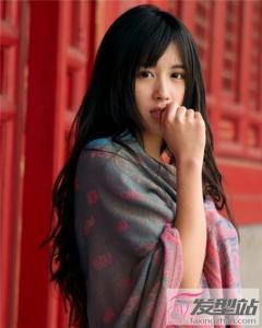 黑色长发适合什么卷发 淑女风烫卷打造优雅清纯美