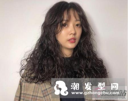 女生不可错过的外翻卷发小脸术 层次感卷发让你的脸型瞬间小一寸