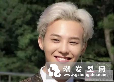 男士中分发型打理教学 男生蓬松中分发型这样弄最好看